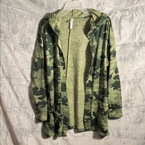 Cozy Green Camouflage Open Front hooded Cardigan large perfect for layering